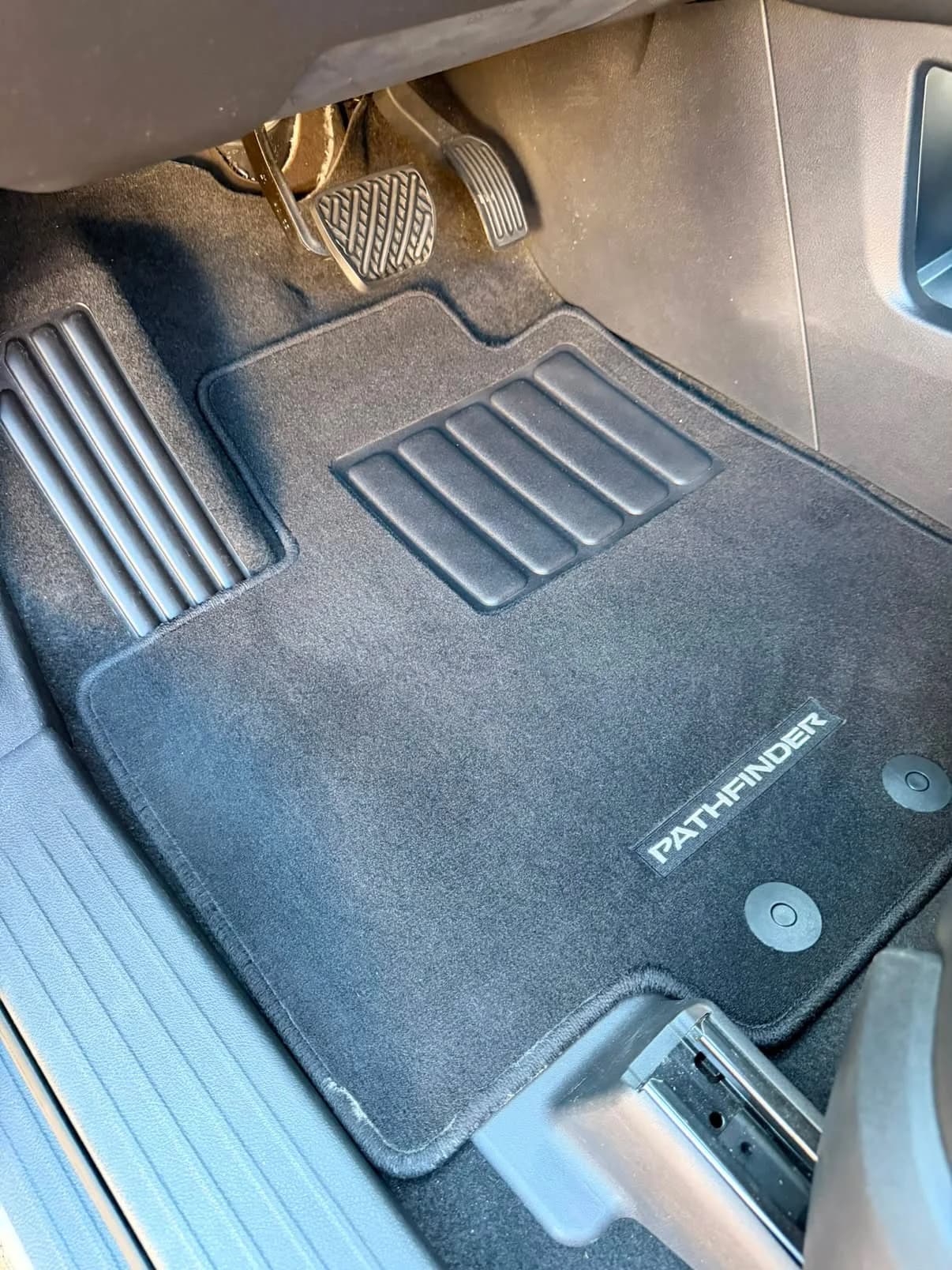 Pathfinder floor mat after detailing — spotless